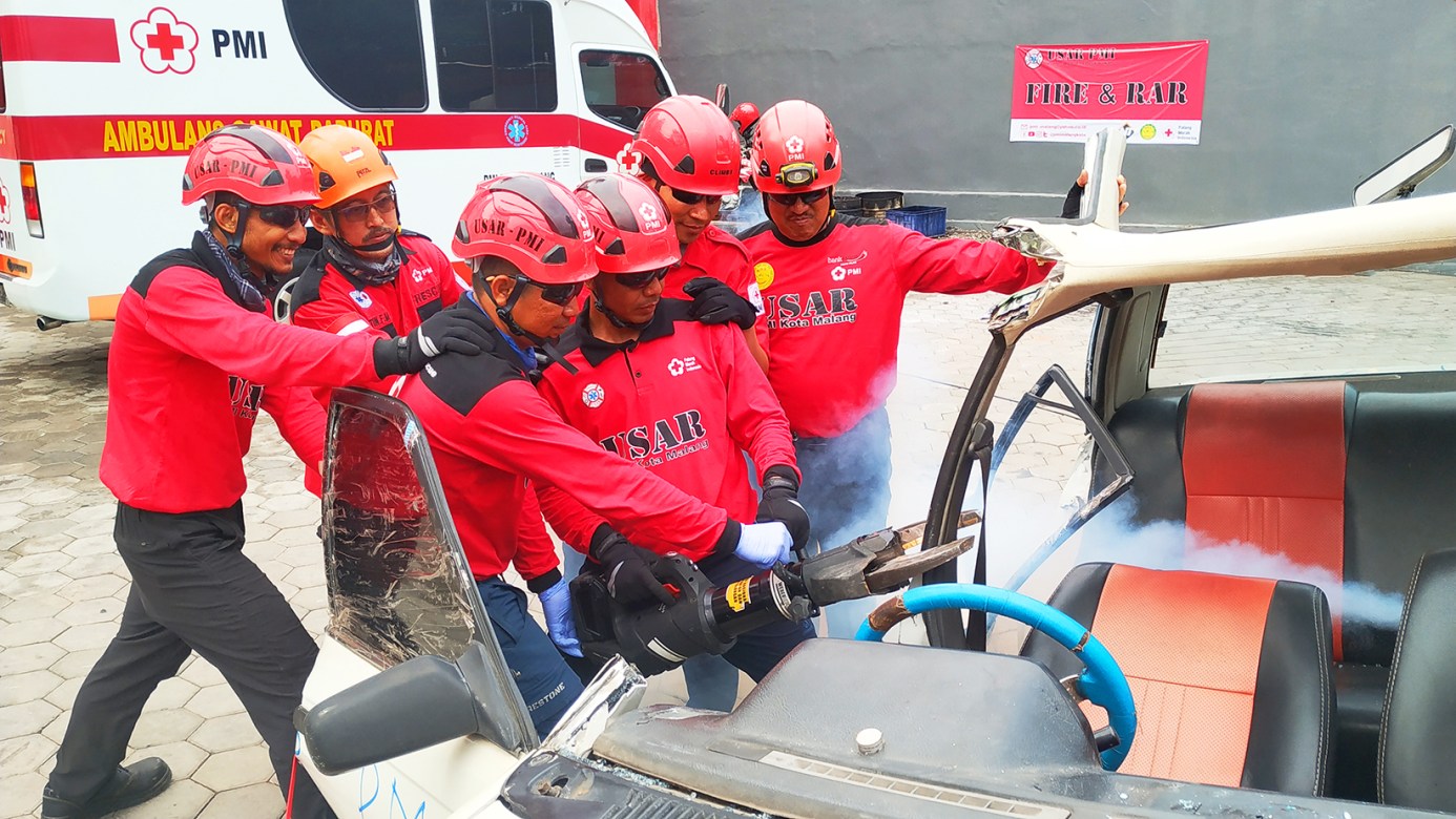 first aid accident kecelakaan diklat PMI PMR KSR relawan jayapura korps Red Cross Indonesia website